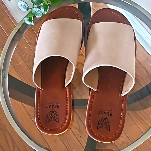 Beast Fashion Flat Sandles Size 8.5 Beige Vegan Leather Wide Single Banded - Picture 2 of 5
